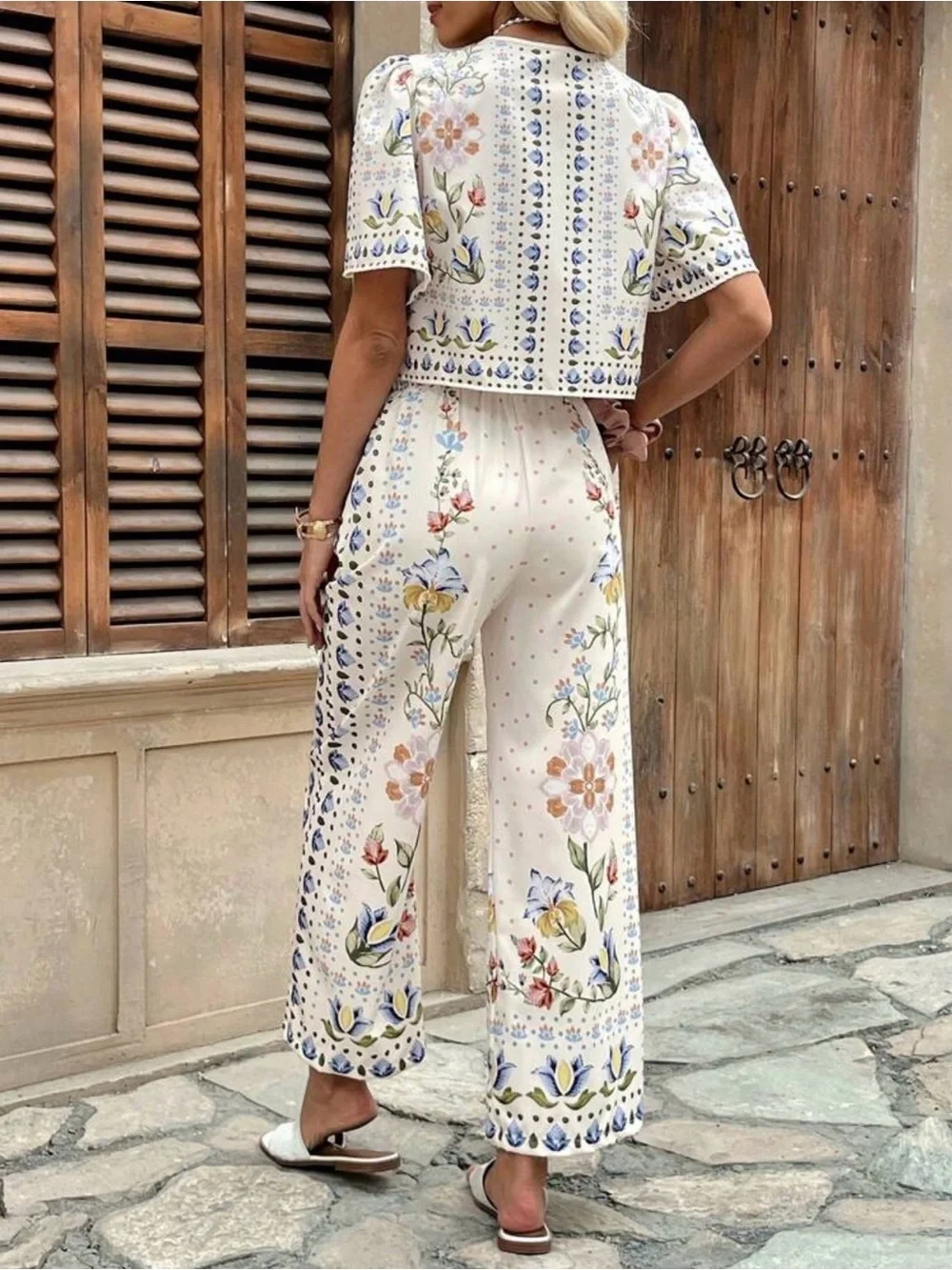 N/A effortlessly chic